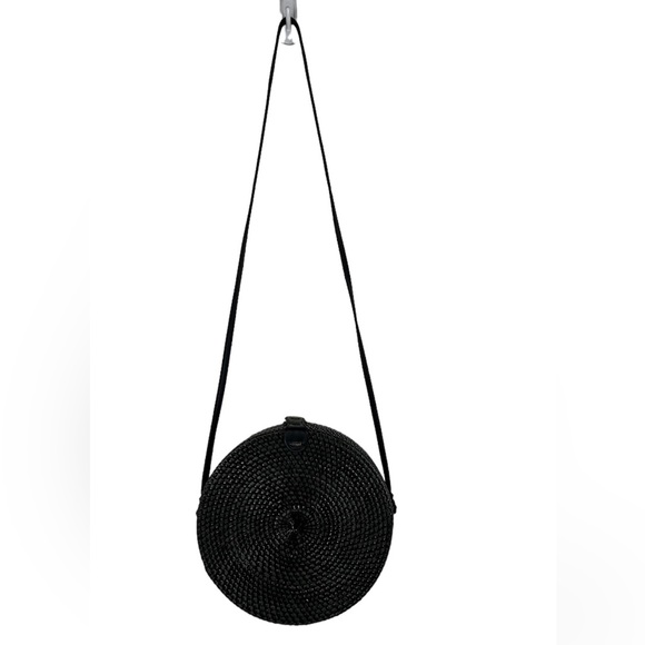 Wicker Crossbody Bag Vintage Style Lined interior Black circular Bag Clasp Close - Picture 17 of 17